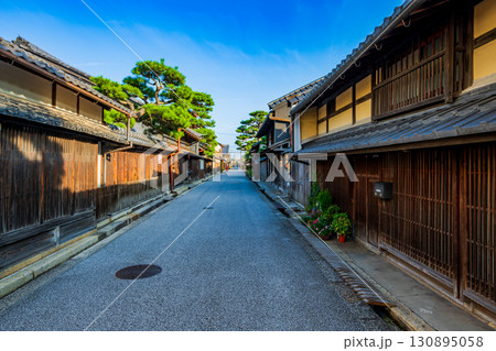 滋賀県　近江八幡の町並み 130895058
