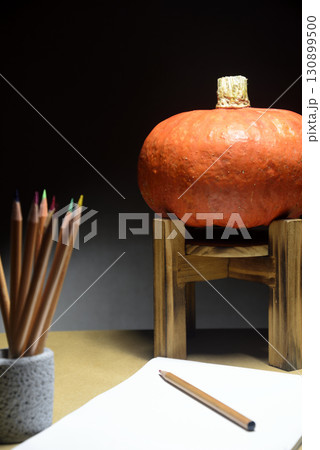 南瓜とスケッチブックで秋イメージ 130899500