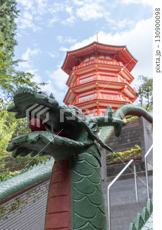 夏の青空に映える日本の美 130900098