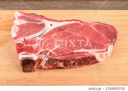 A piece of raw beef or veal meat on the bone. 130900358