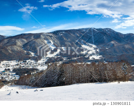 X-JAM高井富士から望む竜王スキーパークと小丸山スキー場の冬景色 (長野県、山ノ内町) X-JAM高井富士から望む竜王スキーパークと小丸山スキー場の冬景色 (長野県、山ノ内町) 130901811