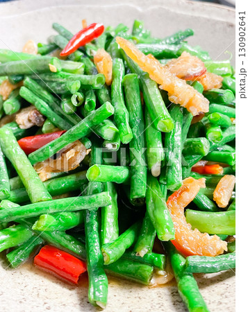 中国家庭料理・豇豆干煸大虾米（ささげと干しエビの中華炒め） 130902641