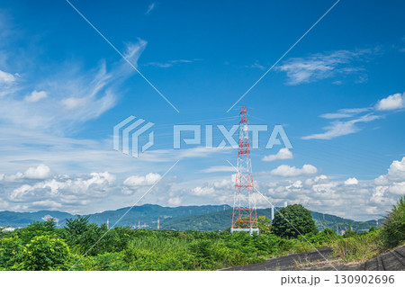 河川敷に立つ鉄塔　枚方市 130902696