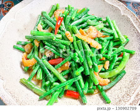 中国家庭料理・豇豆干煸大虾米(ささげと干しエビの中華炒め) 中国家庭料理・豇豆干煸大虾米(ささげと干しエビの中華炒め) 130902709