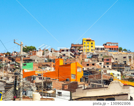 メキシコ　世界遺産・サカテカスの街並 130902806