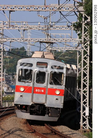 東急田園都市線を轟音を立てて走行する東急8500系電車_2010/10/7撮影 東急田園都市線を轟音を立てて走行する東急8500系電車_2010/10/7撮影 130902998