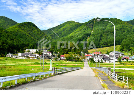 簗場駅付近より鹿島槍スキー場方面を望む(長野県大町市)【2025.9】 130903227