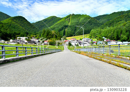 簗場駅付近より鹿島槍スキー場方面を望む(長野県大町市)【2025.9】 簗場駅付近より鹿島槍スキー場方面を望む(長野県大町市)【2025.9】 130903228