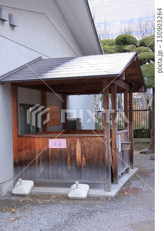 福岡県天神 繁華街の中にある警固神社 福岡県天神 繁華街の中にある警固神社 130903264