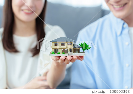 マイホーム 不動産 戸建て 夫婦 マイホーム 不動産 戸建て 夫婦 130903398