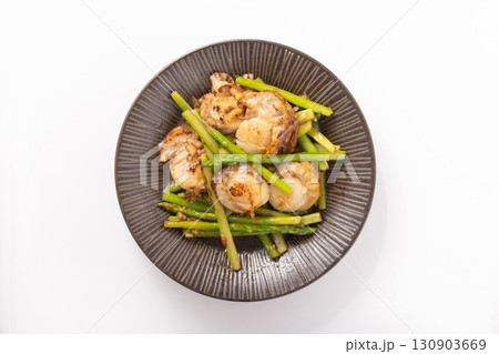 ホタテとアスパラのガーリックバター醤油炒め 130903669