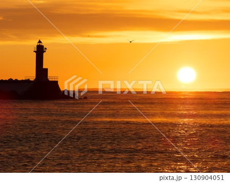 北海道標津漁港の灯台、気嵐の出航 北海道標津漁港の灯台、気嵐の出航 130904051