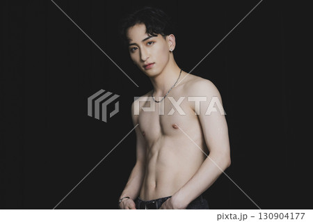 クールな男性 130904177