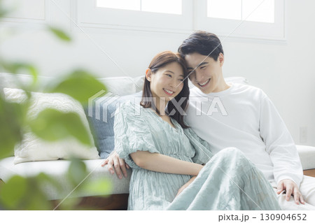 リビングのカップル リビングのカップル 130904652
