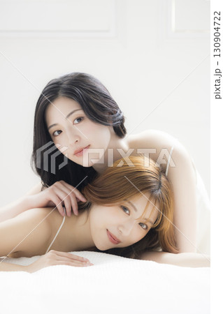 仲良し美人姉妹  130904722
