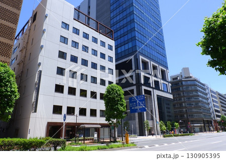 昭和通り沿いのオフィスビル群 130905395