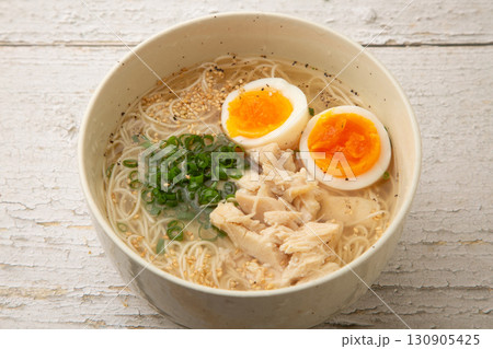 チキンスープの煮麺 チキンスープの煮麺 130905425