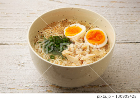 チキンスープの煮麺 130905428