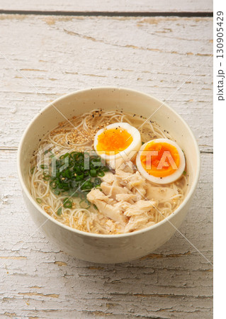 チキンスープの煮麺 130905429