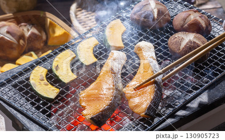 焼き鮭　秋鮭の炭焼き　秋の食材 130905723