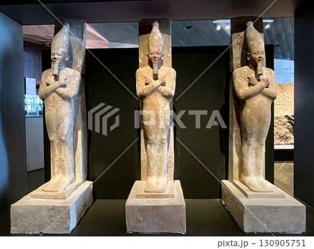 ギザ・大エジプト博物館に展示のファラオ像 130905751