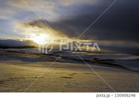 雪の鳥取砂丘 130906246