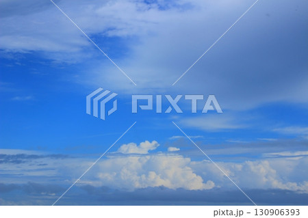 大海原水平線に浮かぶ雲の造形 大海原水平線に浮かぶ雲の造形 130906393