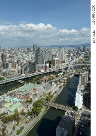 水の都大阪、行政・経済・文化施設が集中する、水と緑豊かな中之島の眺望 水の都大阪、行政・経済・文化施設が集中する、水と緑豊かな中之島の眺望 130906820