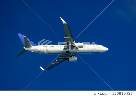 那覇空港から離発着する旅客機。沖縄県島尻郡慶良間諸島-2025/6/27 慶良間諸島の座間味島等へ 那覇空港から離発着する旅客機。沖縄県島尻郡慶良間諸島-2025/6/27 慶良間諸島の座間味島等へ 130910455