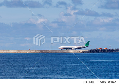 那覇空港から離発着する旅客機。沖縄県島尻郡慶良間諸島-2025/6/27 慶良間諸島の座間味島等へ 130910462