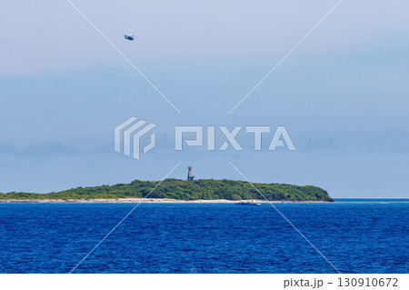 無人島のナガンヌ島とクエフ島。 本島から12km沖にある、白く美しいビーチ。ボートやヘリコプターも。 無人島のナガンヌ島とクエフ島。 本島から12km沖にある、白く美しいビーチ。ボートやヘリコプターも。 130910672