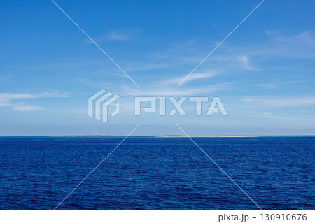 無人島のナガンヌ島とクエフ島。 本島から12km沖にある、白く美しいビーチ。ボートやヘリコプターも。 無人島のナガンヌ島とクエフ島。 本島から12km沖にある、白く美しいビーチ。ボートやヘリコプターも。 130910676