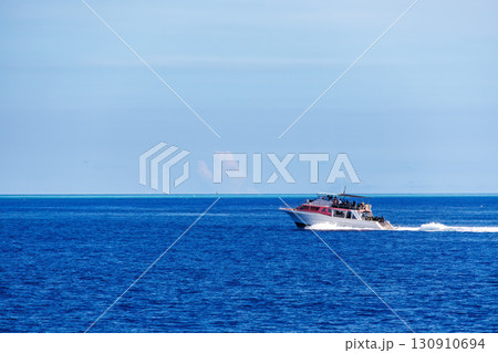 無人島のナガンヌ島とクエフ島。 本島から12km沖にある、白く美しいビーチ。ボートやヘリコプターも。 130910694