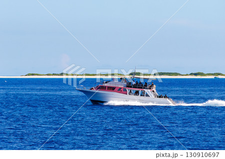 無人島のナガンヌ島とクエフ島。 本島から12km沖にある、白く美しいビーチ。ボートやヘリコプターも。 無人島のナガンヌ島とクエフ島。 本島から12km沖にある、白く美しいビーチ。ボートやヘリコプターも。 130910697