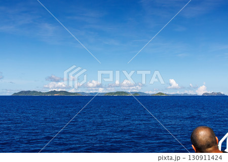 慶良間諸島が見えてきた。沖縄県島尻郡慶良間諸島-2025/6/27 クイーンざまみ3号に乗船した。 慶良間諸島が見えてきた。沖縄県島尻郡慶良間諸島-2025/6/27 クイーンざまみ3号に乗船した。 130911424