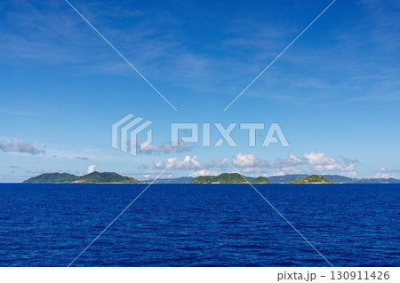 慶良間諸島が見えてきた。沖縄県島尻郡慶良間諸島-2025/6/27 クイーンざまみ3号に乗船した。 130911426