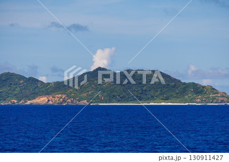 慶良間諸島が見えてきた。沖縄県島尻郡慶良間諸島-2025/6/27 クイーンざまみ3号に乗船した。 130911427