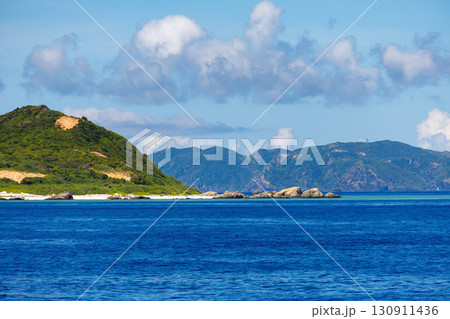 慶良間諸島が見えてきた。沖縄県島尻郡慶良間諸島-2025/6/27 クイーンざまみ3号に乗船した。 130911436