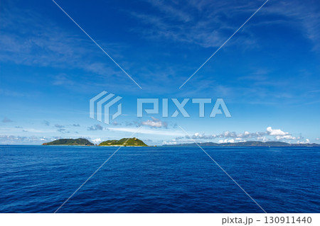 慶良間諸島が見えてきた。沖縄県島尻郡慶良間諸島-2025/6/27 クイーンざまみ3号に乗船した。 130911440