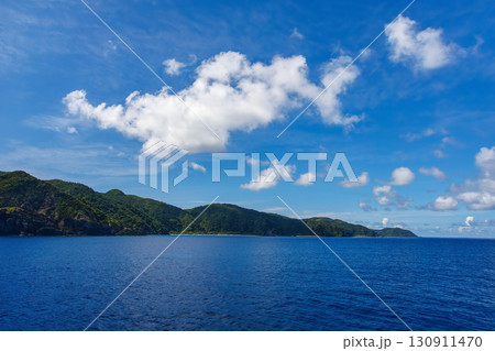 慶良間諸島に入った。ヨットやボート。沖縄県島尻郡慶良間諸島-2025/6/27 クイーンざまみ3号に 慶良間諸島に入った。ヨットやボート。沖縄県島尻郡慶良間諸島-2025/6/27 クイーンざまみ3号に 130911470