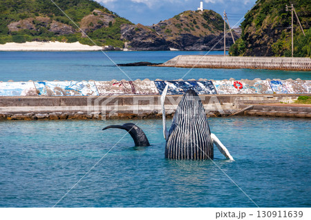 座間味港に到着した。ザトウクジラの像が出迎えてくれる。沖縄県島尻郡慶良間諸島-2025/6/27 130911639