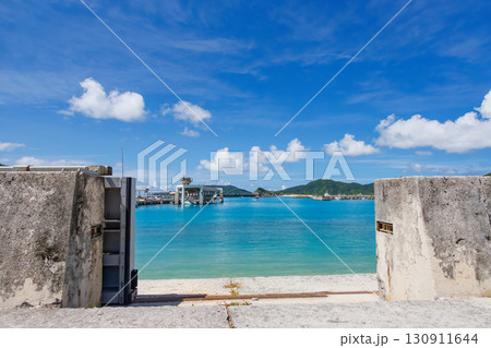 座間味港に到着した。ザトウクジラの像が出迎えてくれる。沖縄県島尻郡慶良間諸島-2025/6/27 座間味港に到着した。ザトウクジラの像が出迎えてくれる。沖縄県島尻郡慶良間諸島-2025/6/27 130911644