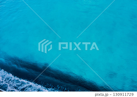 無人島の嘉比島や安慶名敷島が見える。沖縄県島尻郡慶良間諸島 クイーンざまみ3号に乗船した。 慶良間 130911729