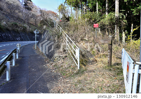 丹沢の土山峠 県道64号線の仏果山登山口 丹沢の土山峠 県道64号線の仏果山登山口 130912146