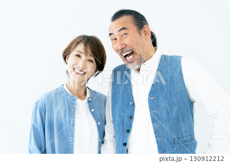 リンクコーデのシニア夫婦ポートレート リンクコーデのシニア夫婦ポートレート 130912212