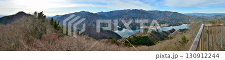 丹沢の高取山山頂　展望台からのパノラマ写真　丹沢山地と宮ヶ瀬湖 130912244