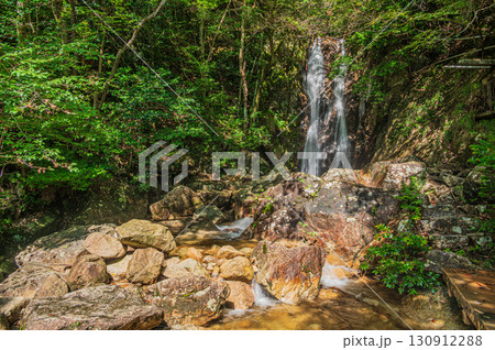 大津市北小松の名所　楊梅の滝（雌滝）　滋賀県 130912288