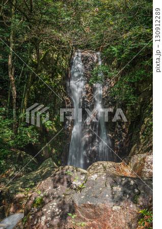 大津市北小松の名所　楊梅の滝（雌滝）　滋賀県 130912289