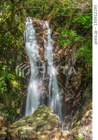 大津市北小松の名所　楊梅の滝（雌滝）　滋賀県 130912295