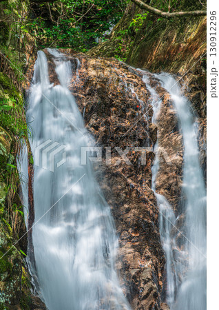大津市北小松の名所　楊梅の滝（雌滝）　滋賀県 130912296